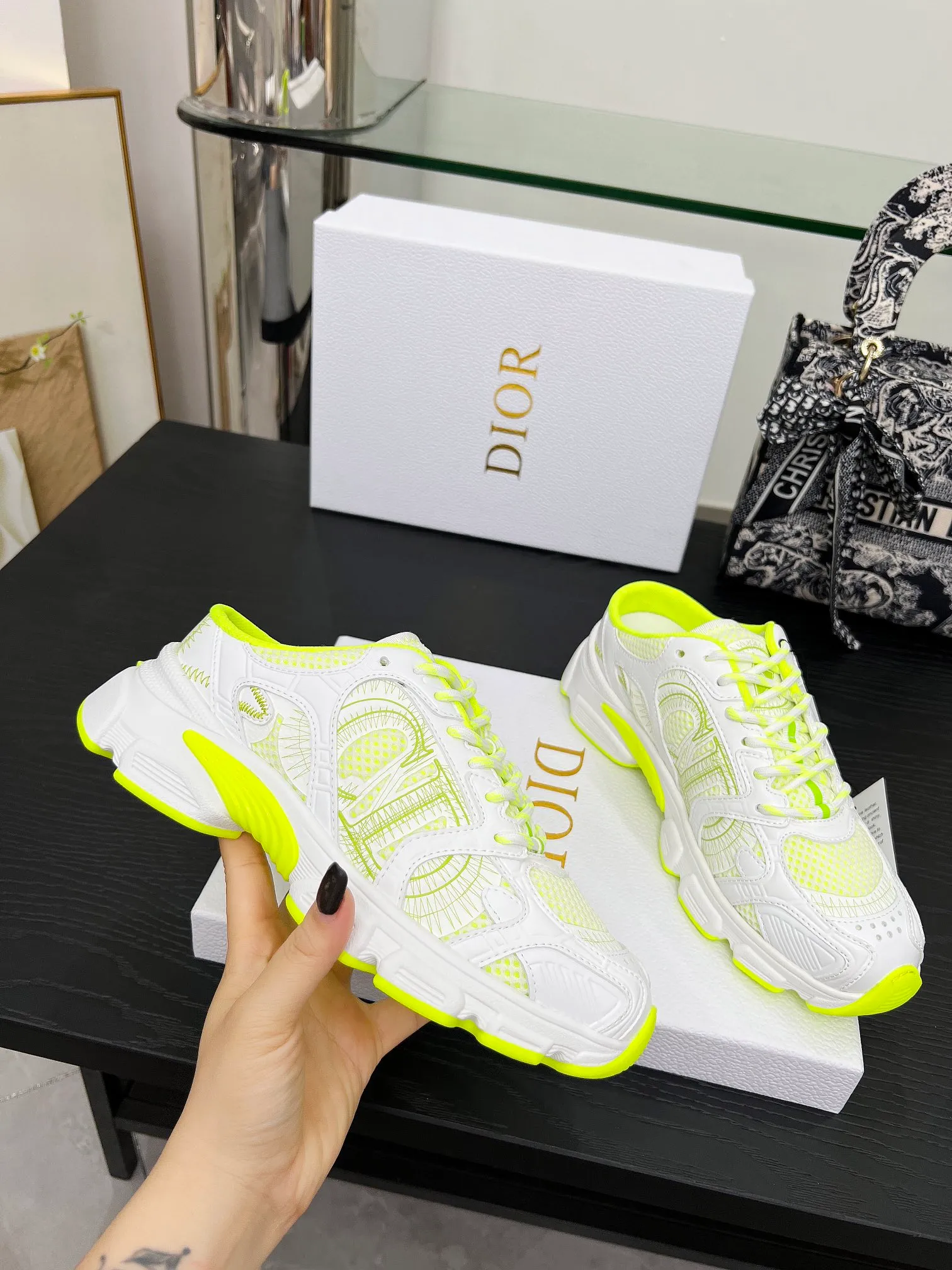 p560🐮🐮This Dior Chrono sports half slipper reinterprets running shoes with Dior's haute couture style. Gray mesh fabric is paired with tonal suede calfskin panels, the CD logo on the side, the star patch on the tongue and the Dior logo on the heel, all in classic fine detail. Featuring two-tone laces and a lightweight sole with star graphics, they can be worn year-round. Size: Women’s size 35-41 (35/42 can be customized) Men’s size 40-46 (men’s version is being printed) Color: 12 colors available